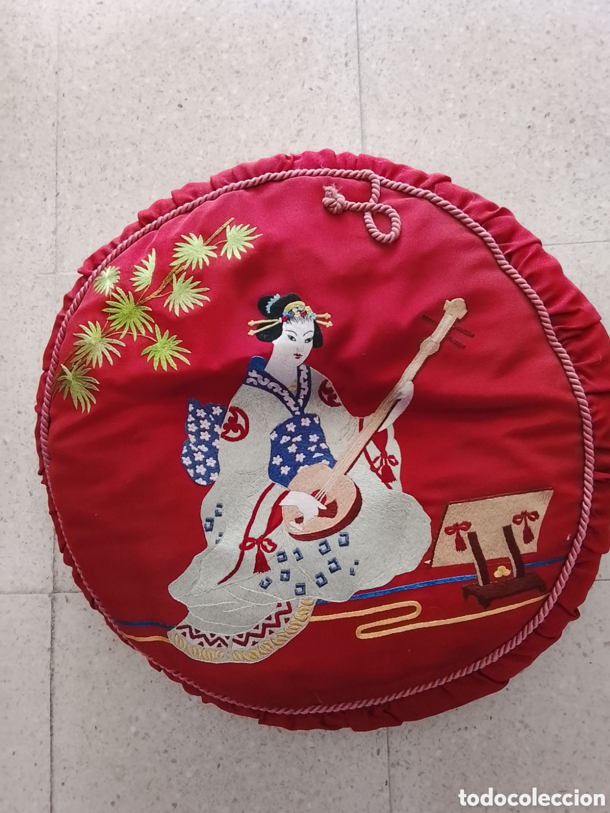 Segunda mano: Antigua funda de cogin de seda bordado.