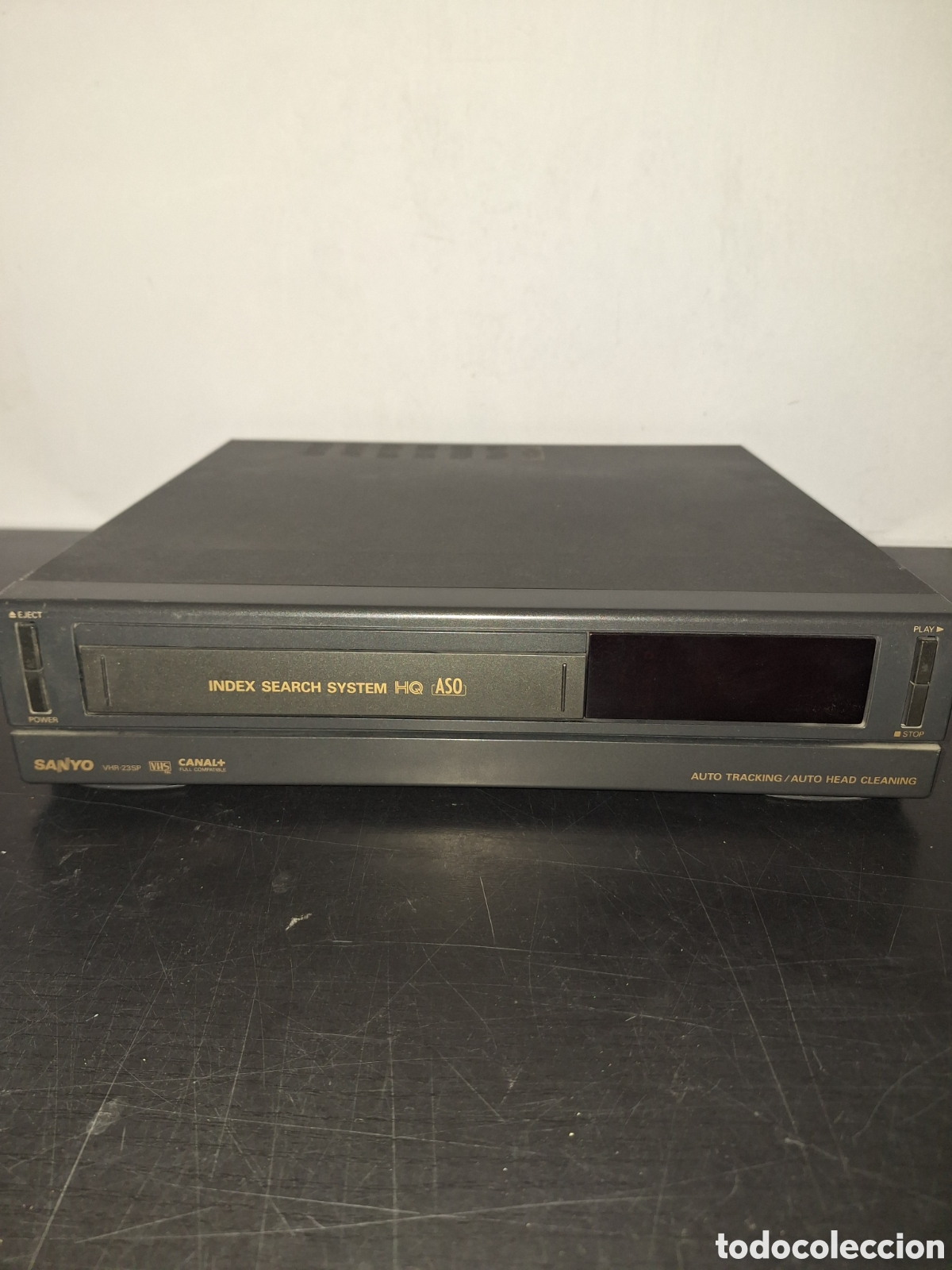 Segunda Mano: Reproductor y grabador de videocasetes VHS de la marca Sanyo.&nbsp;