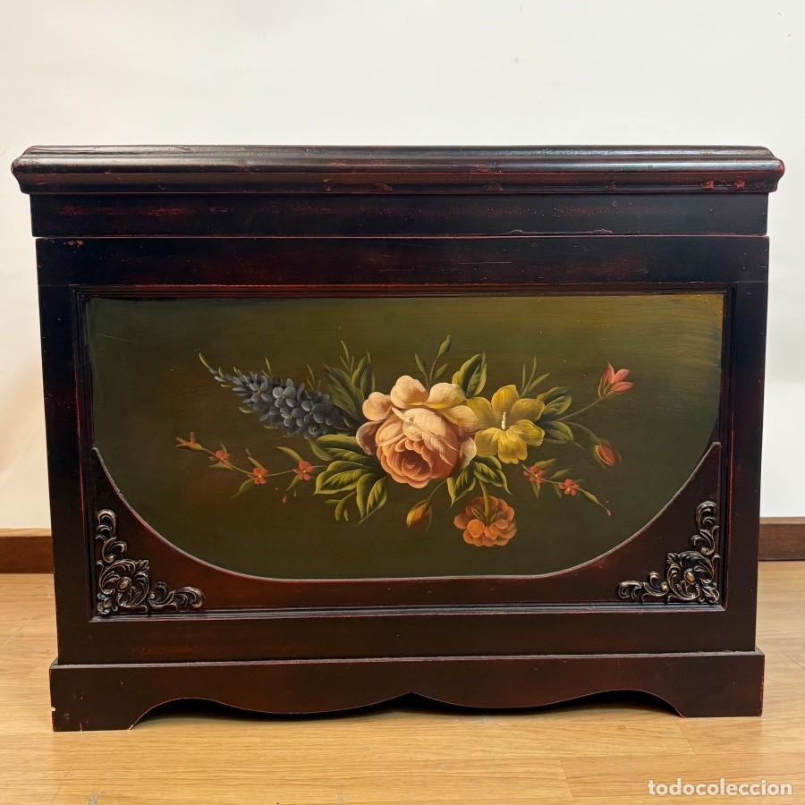 Segunda Mano: Ba&uacute;l con Motivos Florales Pintados