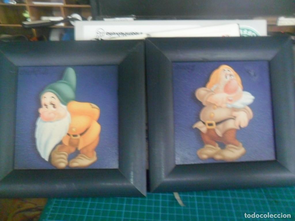 Segunda Mano: 120- Lote 2 Cuadros en Relieve Disney - T&iacute;mido y Dormil&oacute;n (23x23 cm)