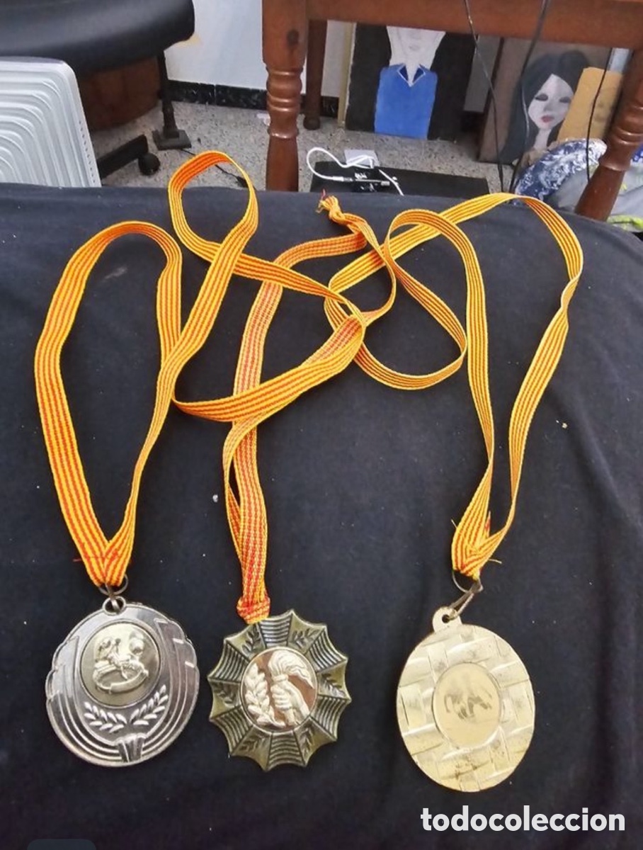 Segunda Mano: Lote de medallas de f&uacute;tbol catal&aacute;n