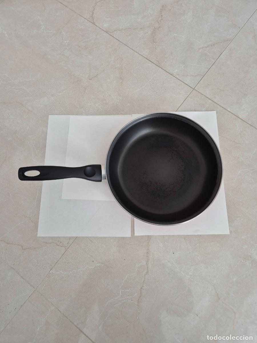 Segunda Mano: Sart&eacute;n Magefesa Antiadherente Roja 26cm