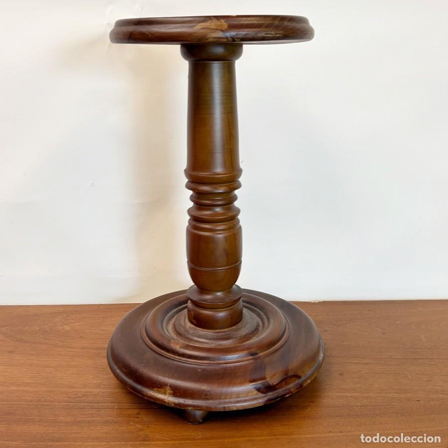 Segunda Mano: Pedestal de Madera Maciza