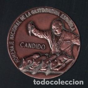 Segunda Mano: MEDALLA HOMENAJE NACIONAL DE LA GASTRONOM&Iacute;A ESPA&Ntilde;OLA A C&Aacute;NDIDO * RESTAURANTES DE LA BUENA MESA. MAD