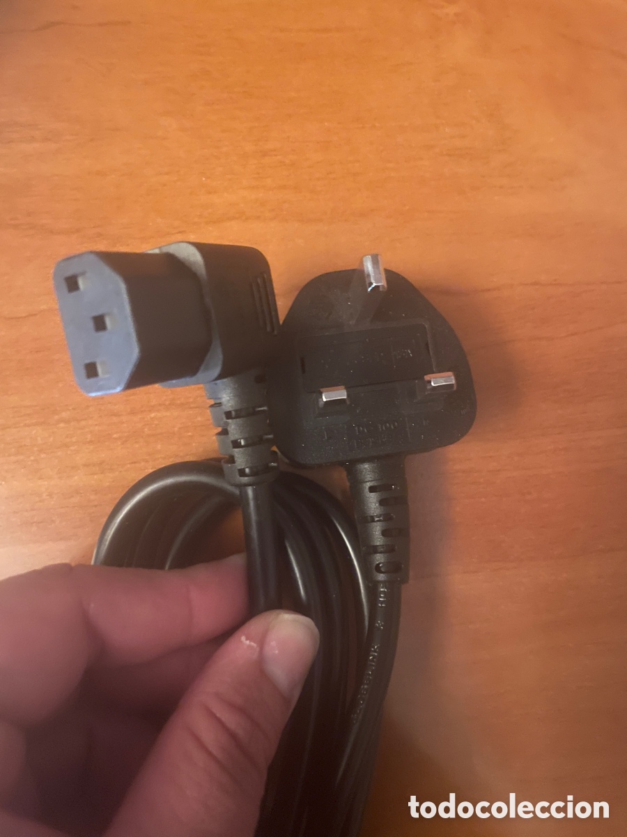 Segunda Mano: Cable de alimentaci&oacute;n IEC C13 con enchufe brit&aacute;nico (UK) - Nuevo