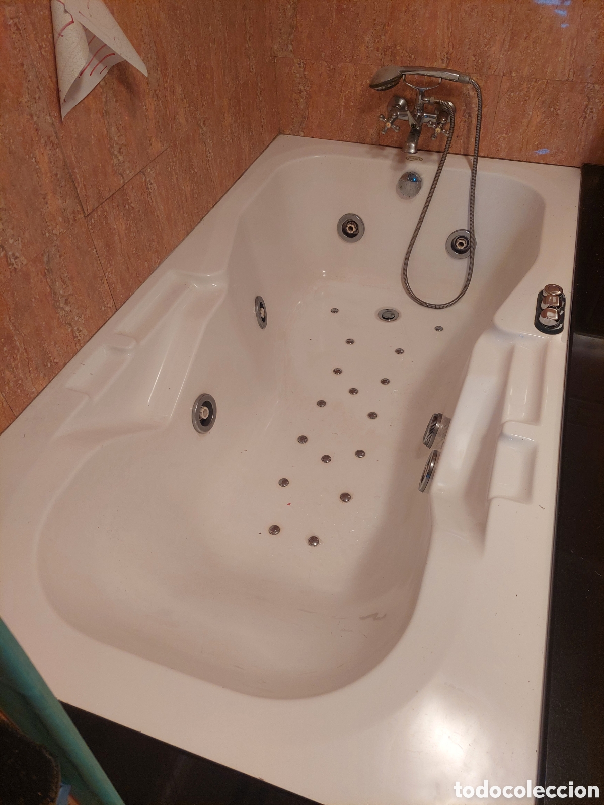 Segunda Mano: LUGO VENTA BA&Ntilde;ERA HIDROMASAJE DOS MOTORES PERFECTO ESTADO SIN USO BA&Ntilde;OCRIL RECOJIDA LUGO