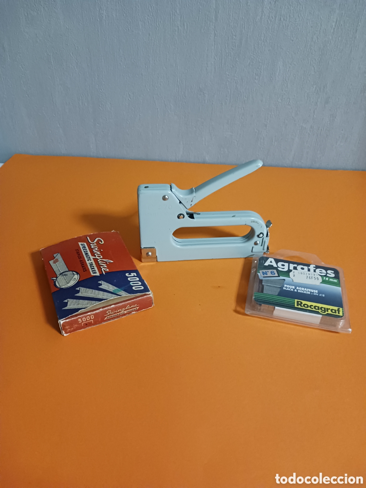 Segunda mano: Grapadora Antigua con dos cajas de grapas - Foto 3
