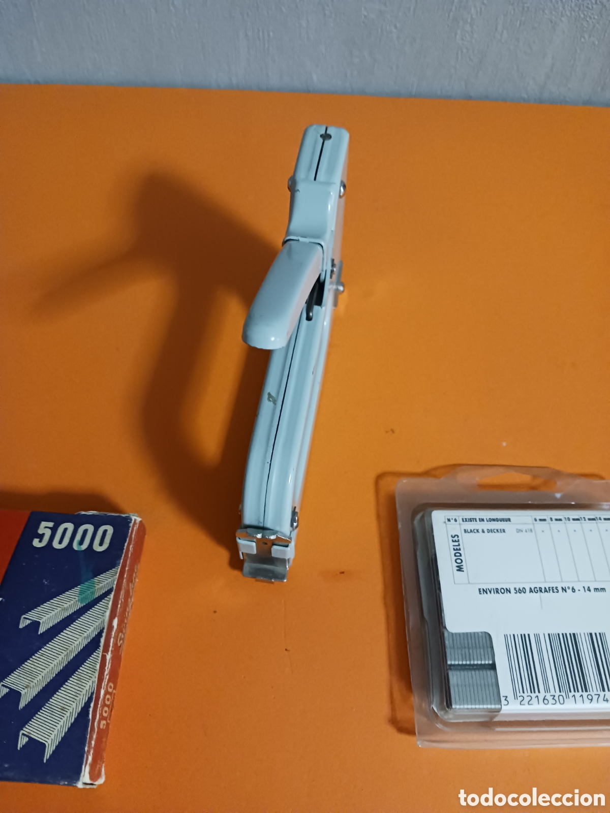 Segunda mano: Grapadora Antigua con dos cajas de grapas - Foto 4