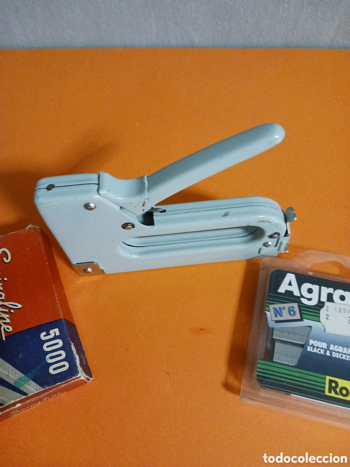 Segunda Mano: Grapadora Antigua con dos cajas de grapas