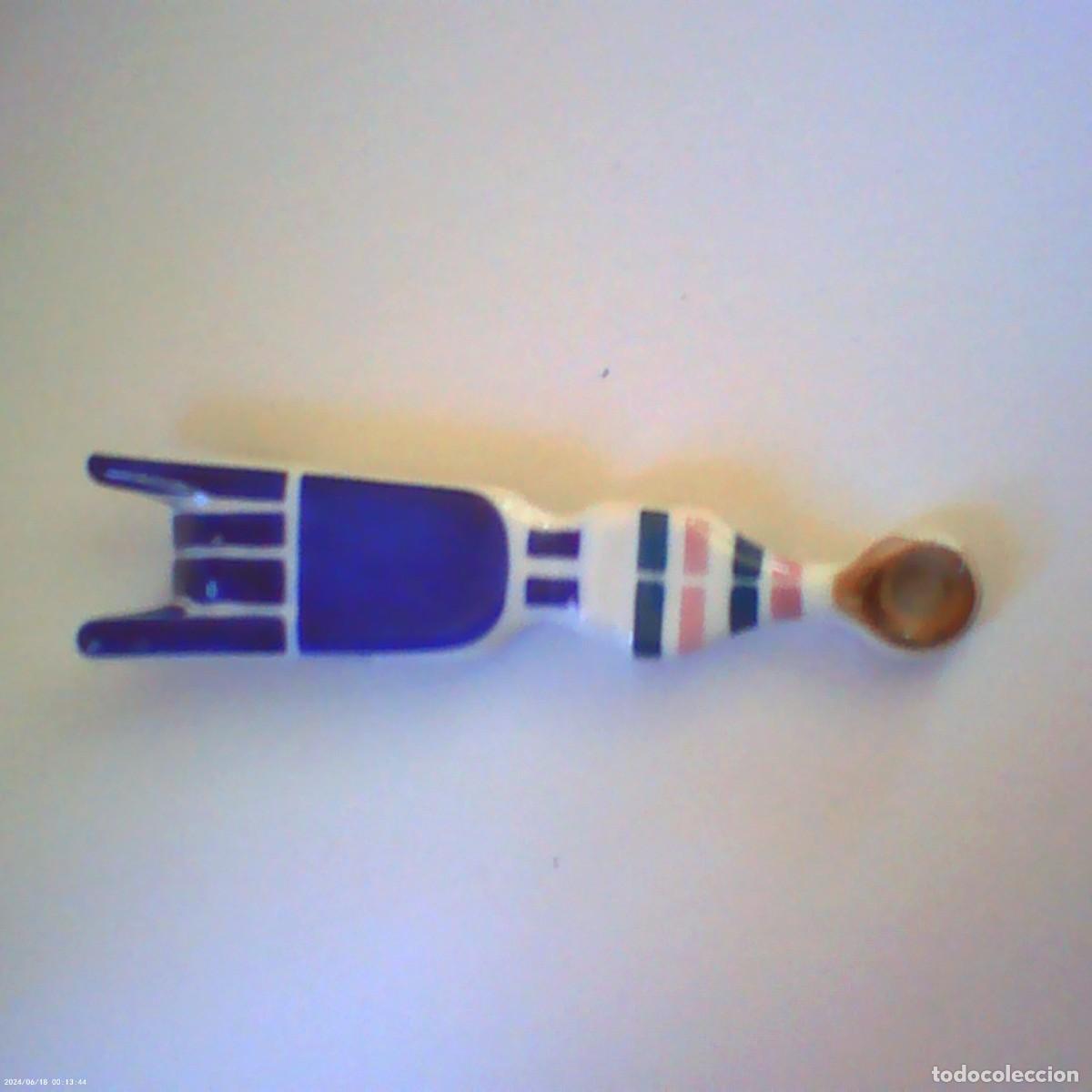 Seconda Mano: figura mano con cuernos sargadelos, 20 cm longitud, 5 cm ancho y 102 gr de peso (buen estado)