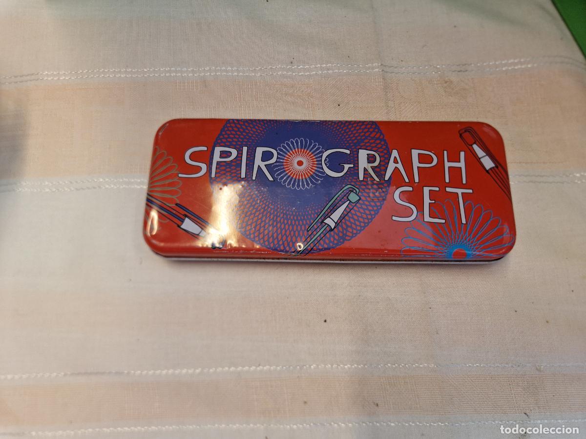 Segunda Mano: BONITA CAJA DE ALUMINIO. COLOR ROJO-AZUL. SPIROGRAPH.