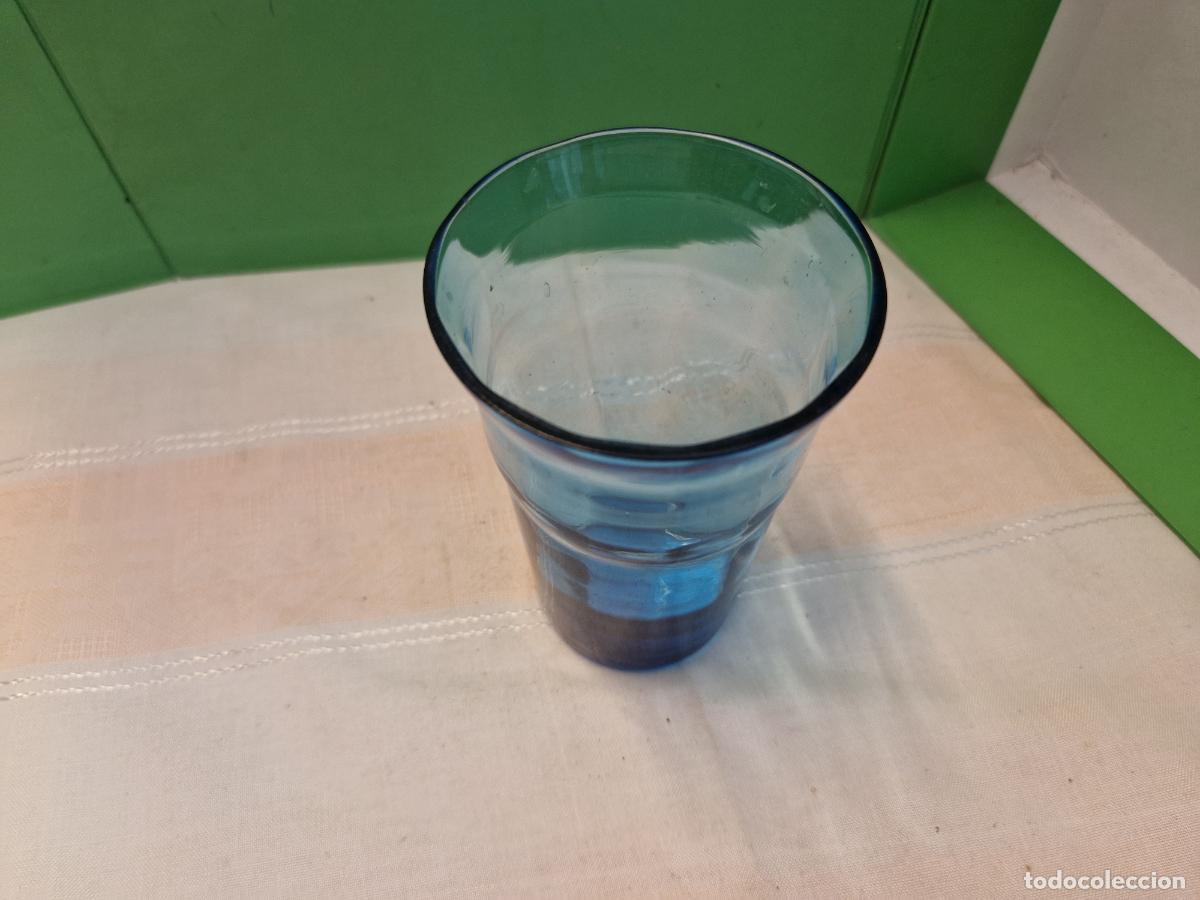 Segunda mano: BONITO VASO DE CRISTAL. COLOR AZUL. - Foto 2