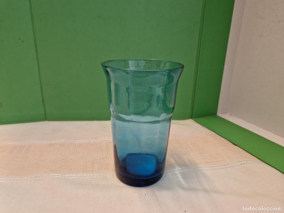Segunda mano: BONITO VASO DE CRISTAL. COLOR AZUL. - Foto 1
