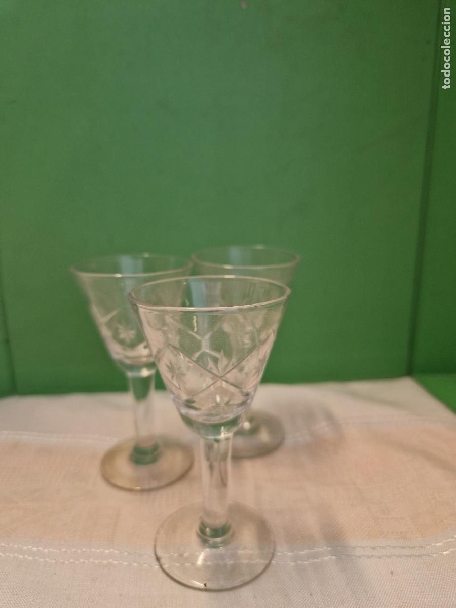 Segunda mano: 3 BONITAS COPAS DE CRISTAL. MEDIDA 13*6CM - Foto 1