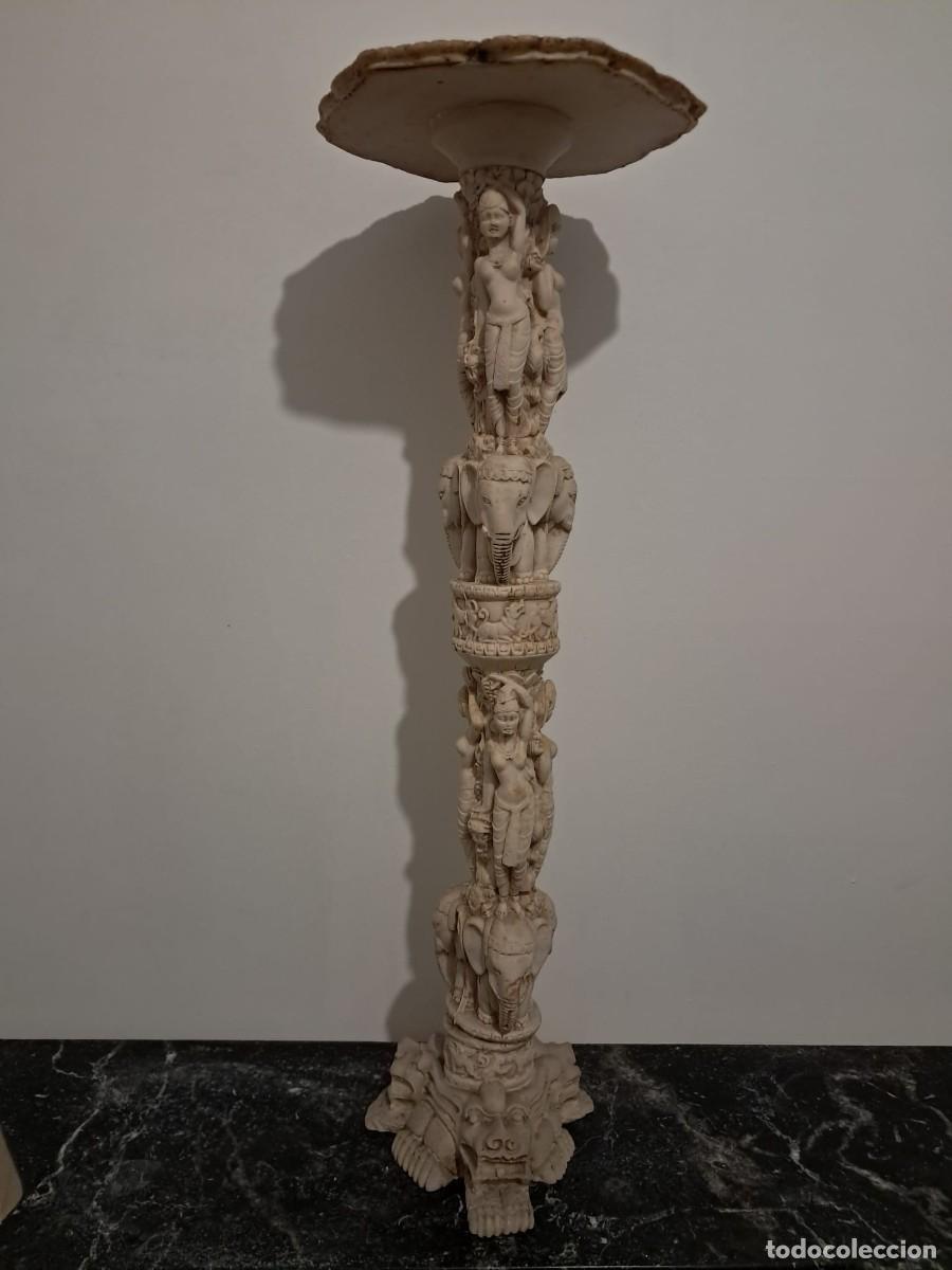 Segunda Mano: Columna Pedestal Decorativo Estilo Oriental / Hind&uacute; - Elefantes y Deidades (77 cm) - S&Oacute;LO JEREZ