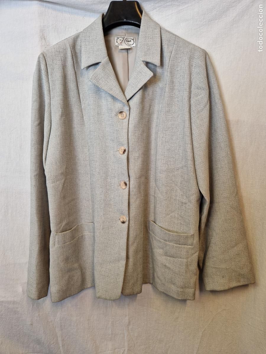 Segunda Mano: BONITA CHAQUETA PARA MUJER. COLOR GRIS. TALLA 46