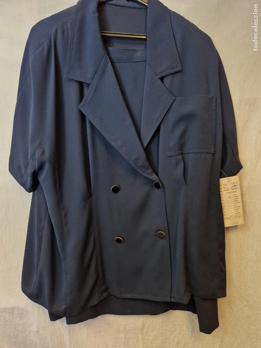 Segunda Mano: BONITO CONJUNTO CAMISA MANGA CORTA Y FALDA PARA MUJER. COLOR AZUL. TALLA 52