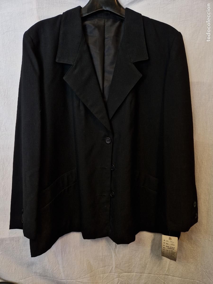 Segunda Mano: BONITO BLAIZER PARA MUJER. COLOR NEGRO. TALLA 52