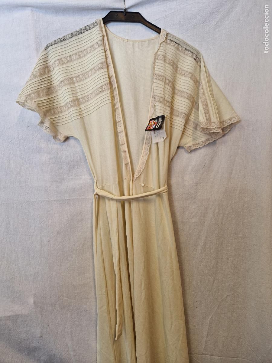Segunda Mano: BONITA PIJAMA VINTAGE. COLOR CREMA TALLA U