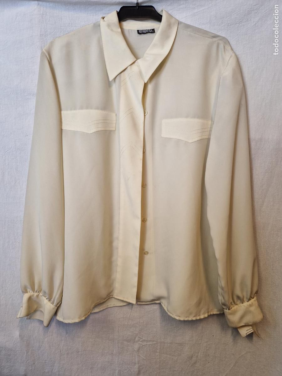 Segunda Mano: BONITA CAMISA MANGA LARGA PARA MUJER. COLOR CREMA . TALLA 50