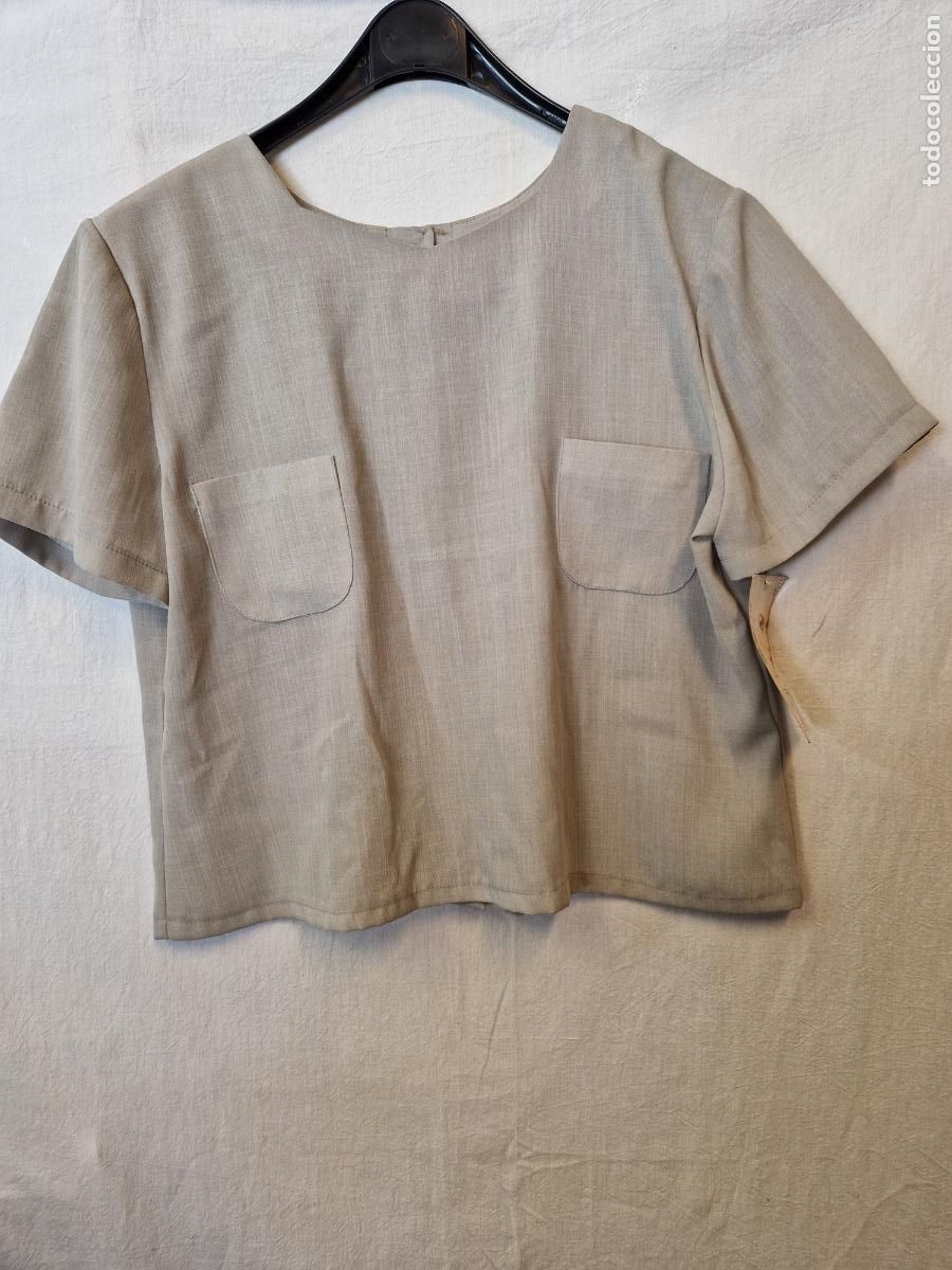 Segunda Mano: BONITA CAMISA MANGA CORTA PARA MUJER. COLOR GRIS. TALLA 46