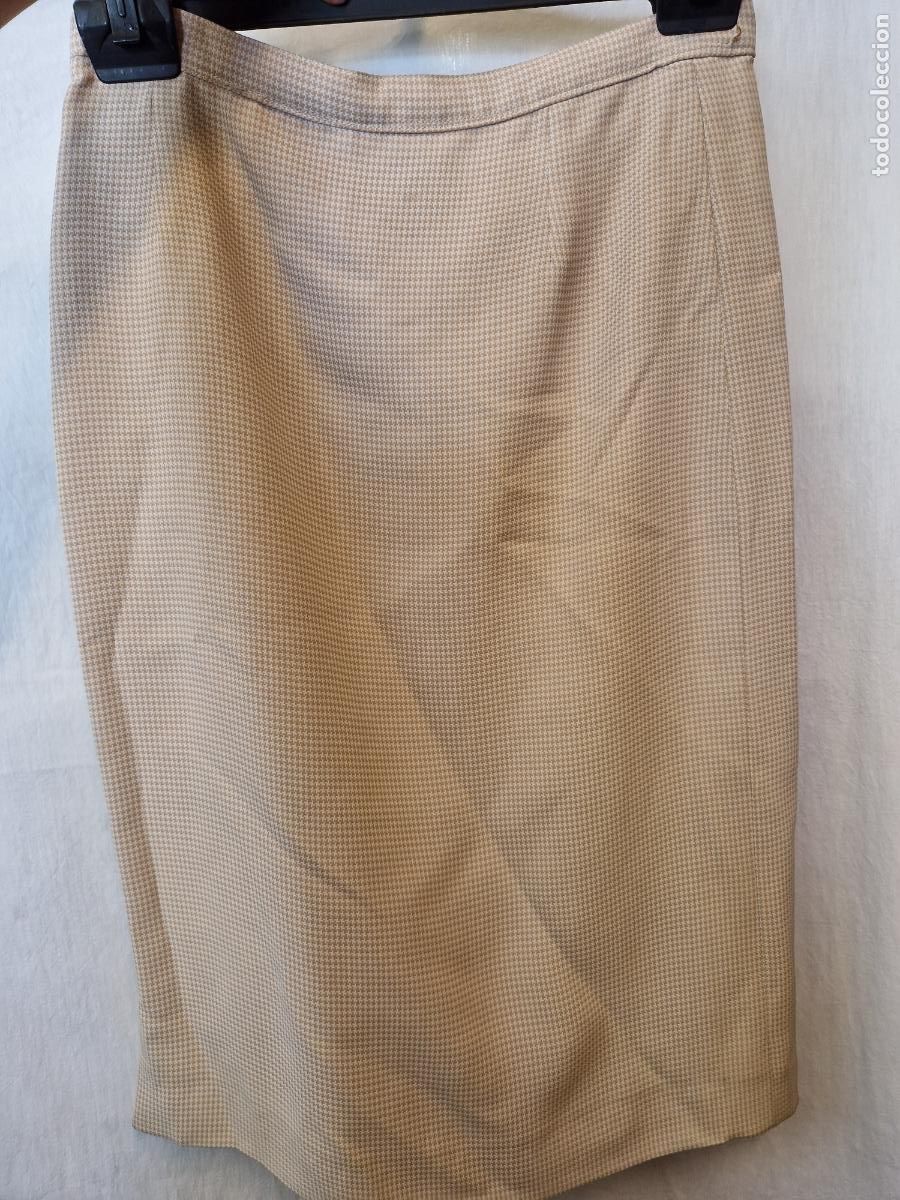 Segunda Mano: BONITA FALDA PARA MUJER. COLOR CREMA. TALLA 44