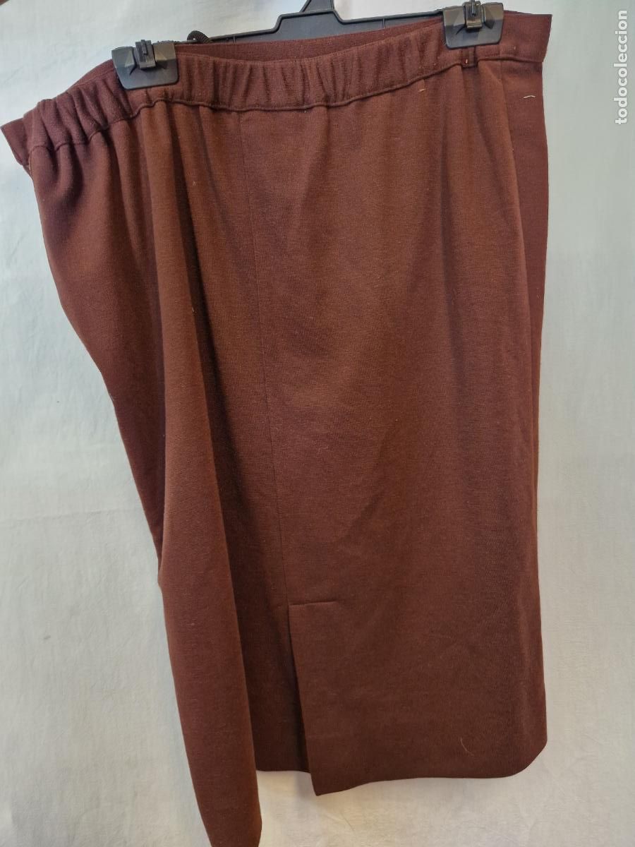 Segunda Mano: BONITA FALDA PARA MUJER. COLOR MARRON. TALLA 50