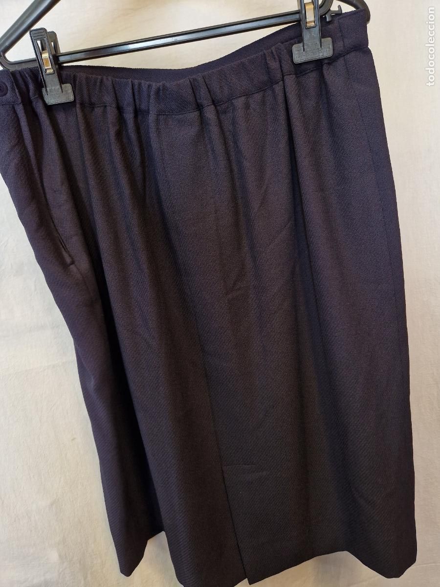 Segunda Mano: BONITA FALDA PARA MUJER. COLOR AZUL. TALLA 52