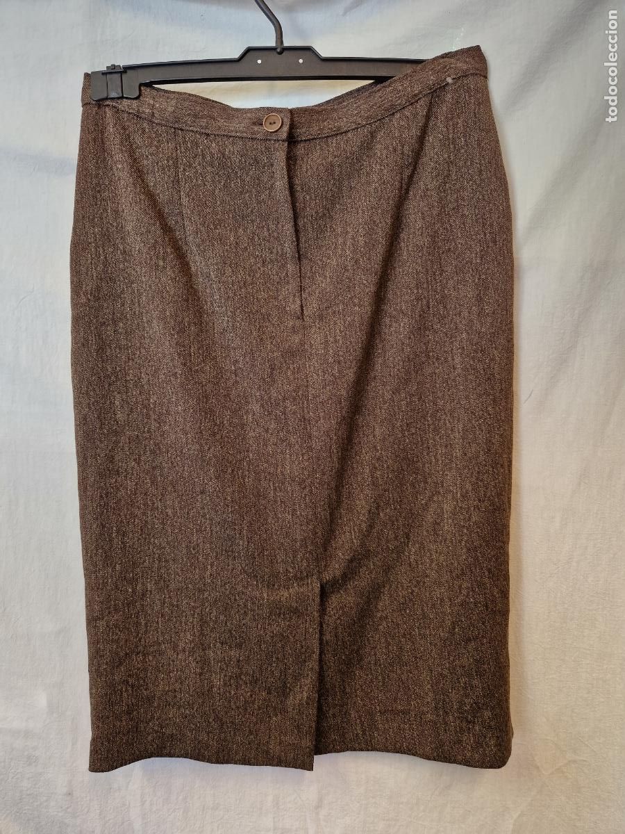 Segunda Mano: BONITA FALDA PARA MUJER. COLOR MARRON. TALLA 46