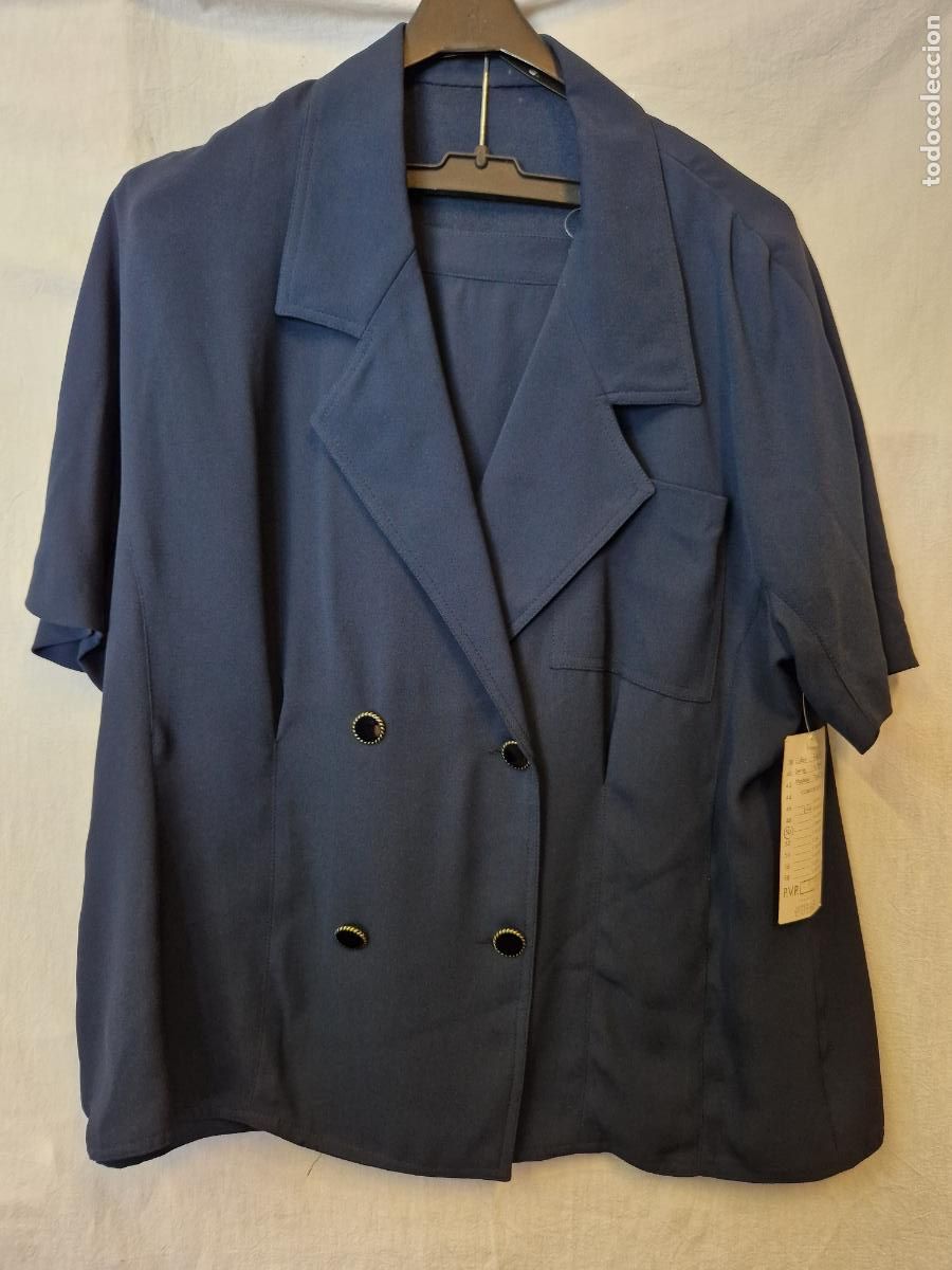 Segunda Mano: BONITO CONJUNTO DE FALDA Y CAMISA MANGA CORTA PARA MUJER. COLOR AZUL. TALLA 50