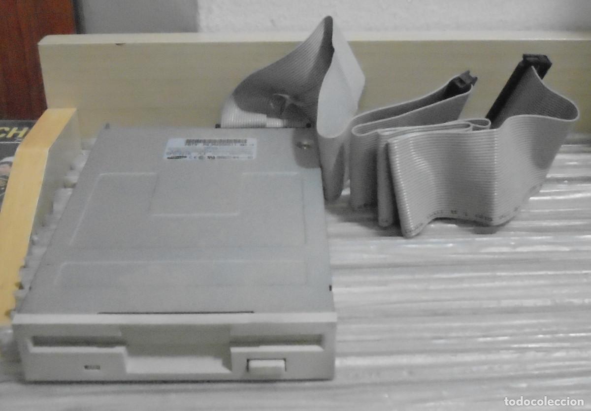 Segunda Mano: Disquetera Samsung SFD-321B m&aacute;s cable-cinta de datos