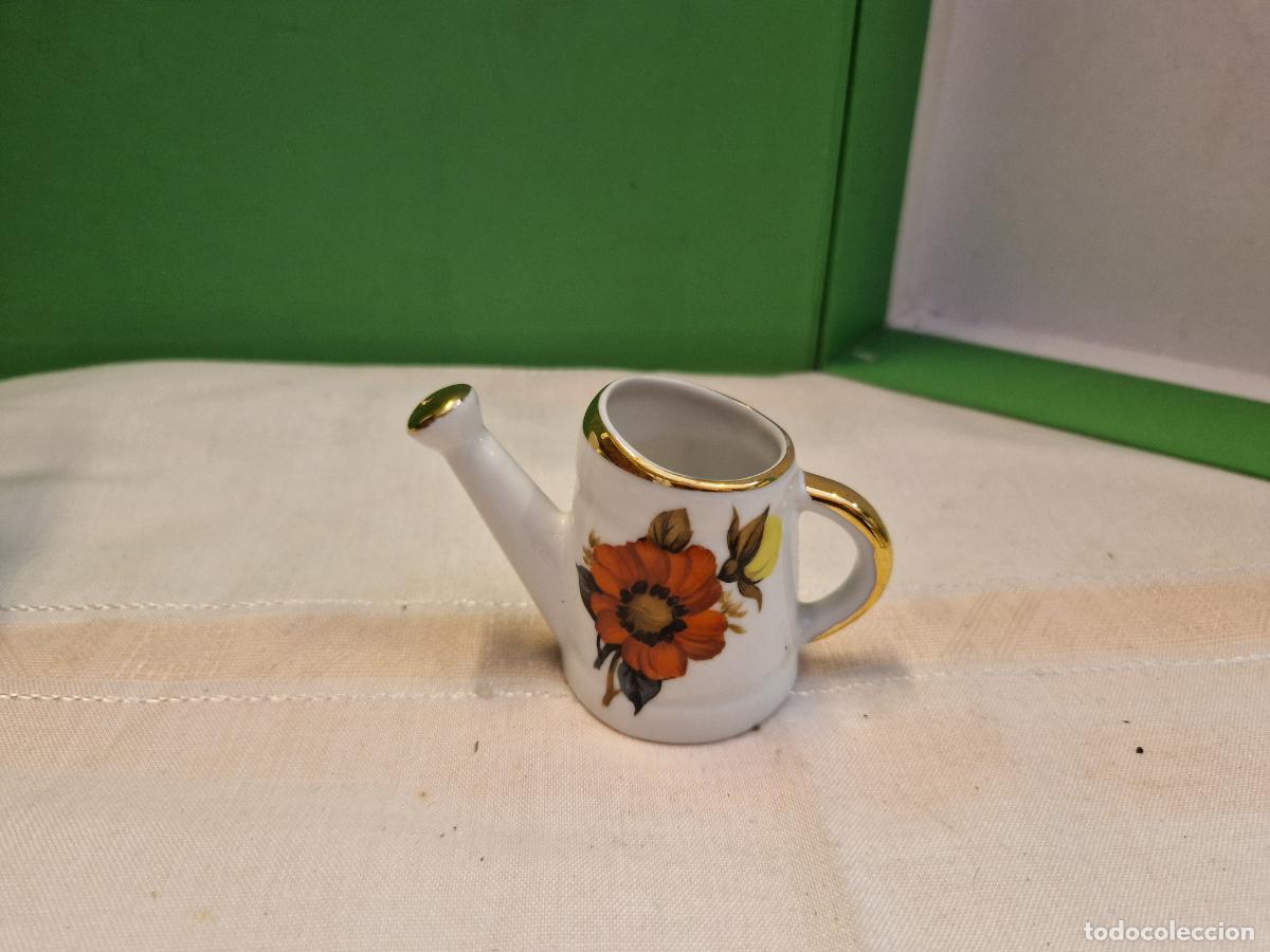 Seconda Mano: BONITA MINI REGADERA DECORATIVA EN PORCELANA.