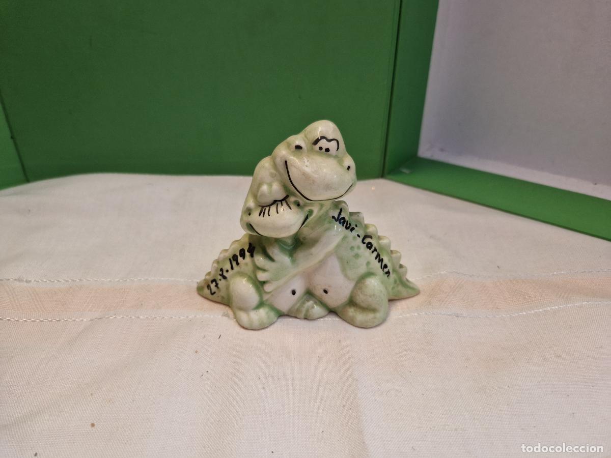 Segunda Mano: BONITA PAREJA DE DINOSAURIOS EN PORCELANA DECORATIVO.