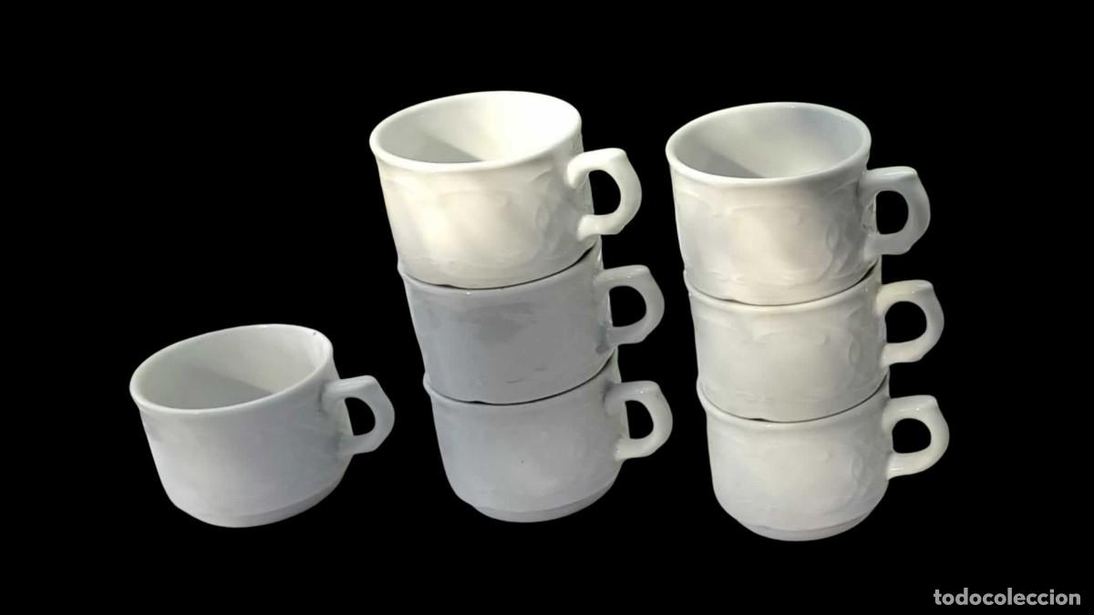 Seconda Mano: LOTE 7 TAZAS DE PORCELANA BLANCA CON RELIEVE, APILABLES - VINTAGE A&Ntilde;OS 60/70