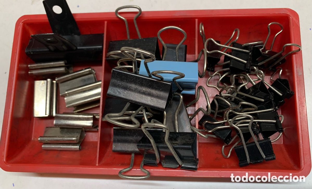 Segunda mano: Lote de Grapas y clips Documentos + Chinchetas - Foto 1