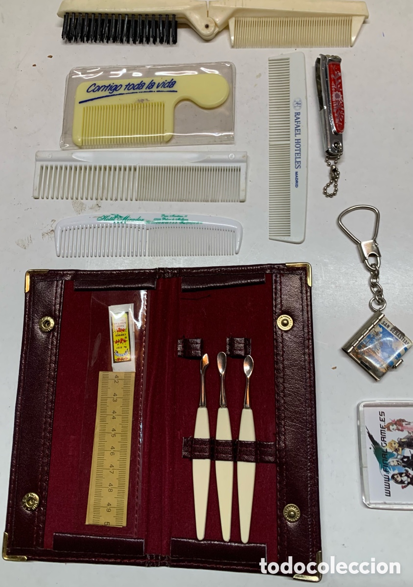 Segunda Mano: 1 cartera set de manicura 5 peines 1 corta u&ntilde;as 1 llavero postales