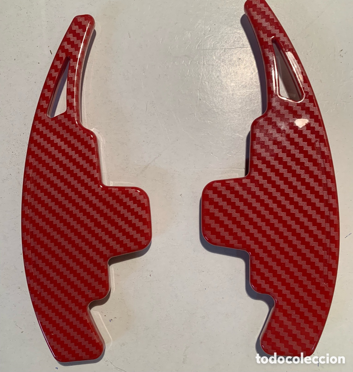 Segunda Mano: 2 Placas Rojas para palancas de cambio en el volante Universales