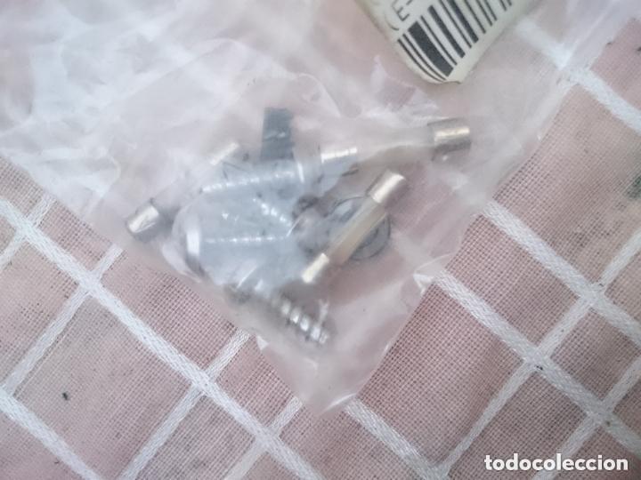 Segunda Mano: BOLSITA CON TORNILLOS Y FUSIBLES VIEJOS DE VIDEO VHS SABA ANTIGUO -NO SE SI FUNCIONARAN AUN