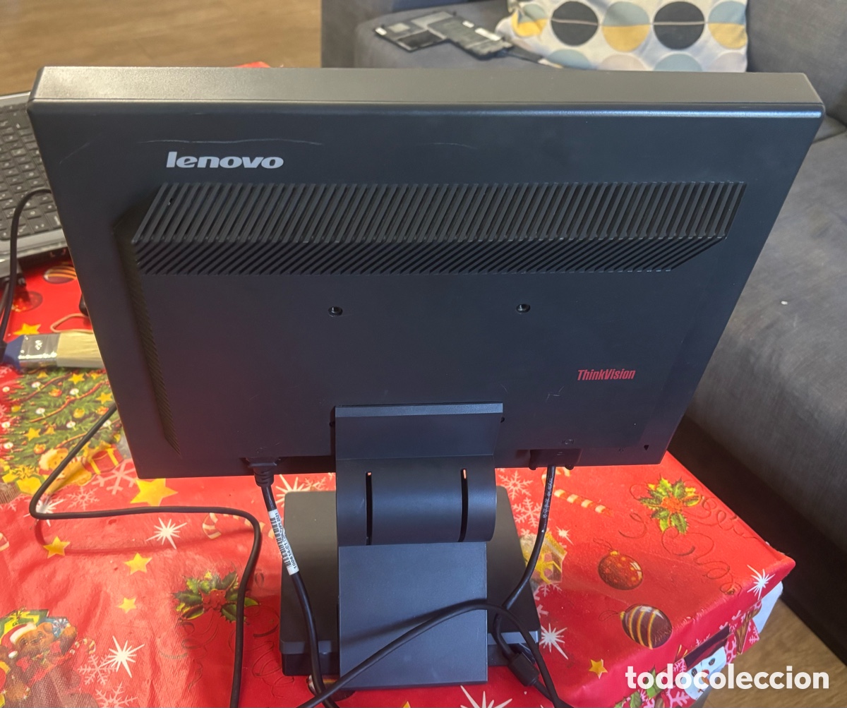 Segunda Mano: Monitor Lenovo ThinkVision 17 Pulgadas LCD Cuadrado 4:3 TPV Retro VGA