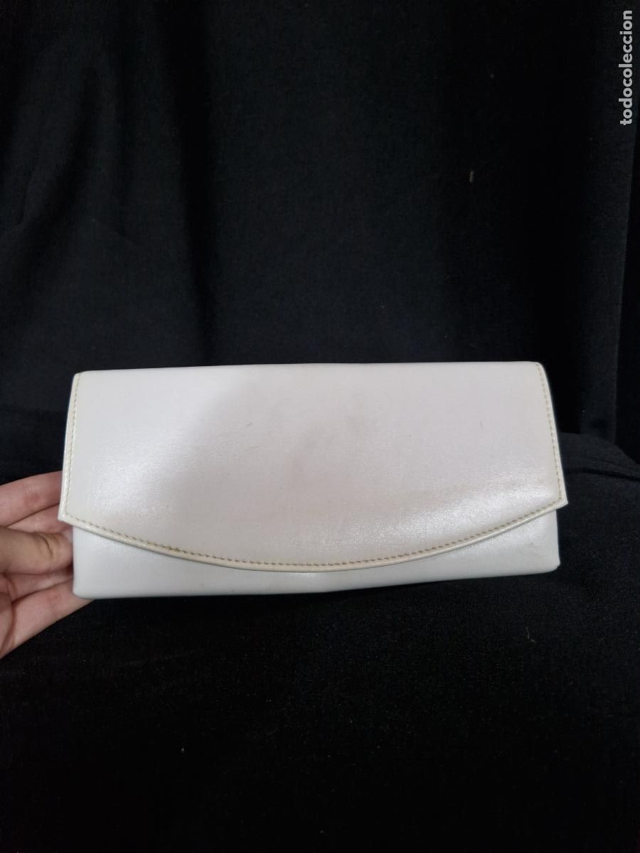 Segunda Mano: BONITA BOLSO DE CARTERA PARA MUJER. COLOR BLANCO.