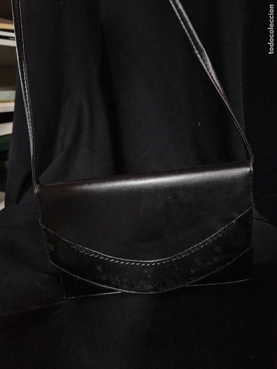 Segunda Mano: BONITA BOLSO DE CARTERA PARA MUJER. COLOR NEGRO