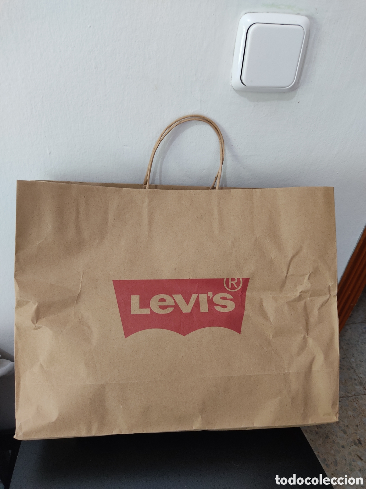 Segunda mano: Bolsa de Papel marca Levis en buen estado - Foto 2
