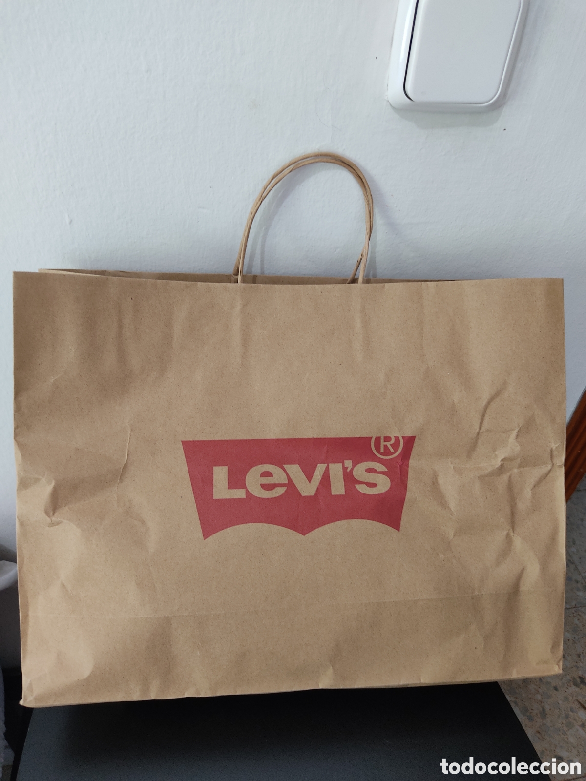 Segunda Mano: Bolsa de Papel marca Levi's en buen estado