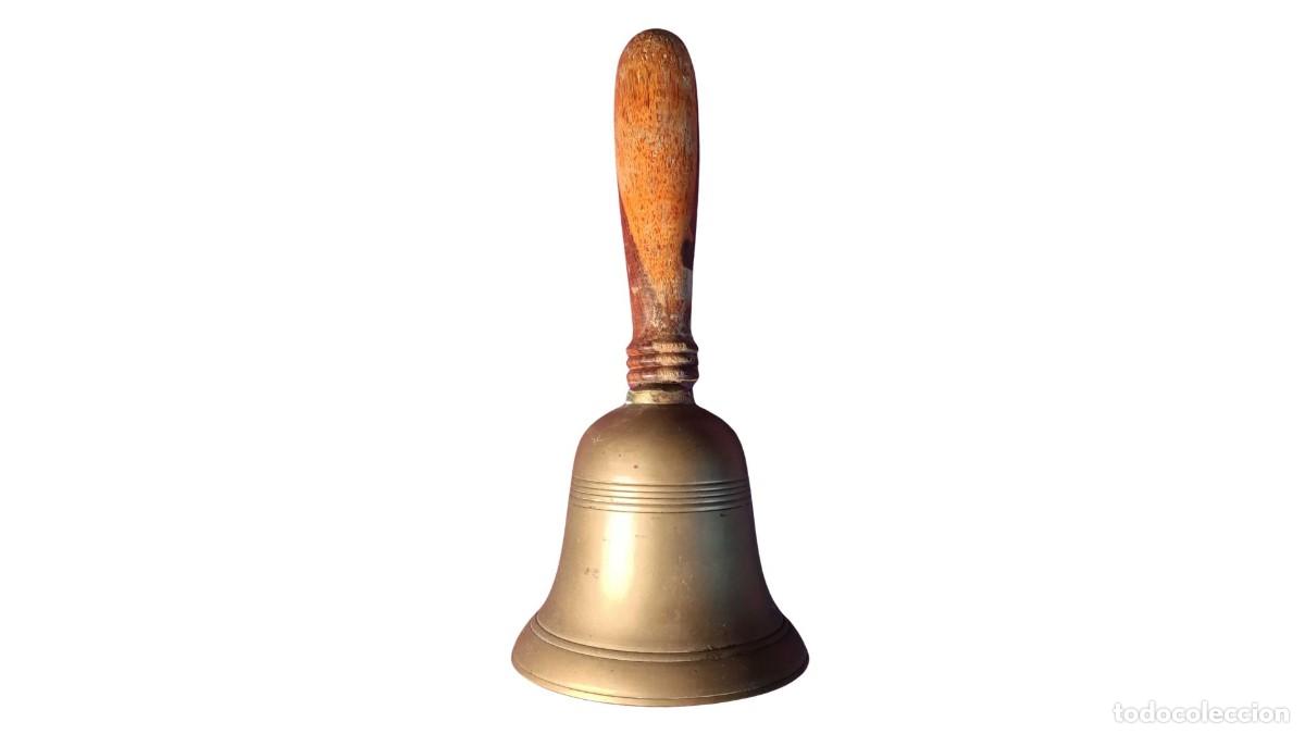 Seconda Mano: CAMPANA DE BRONCE DE MANO CON MANGO DE MADERA TORNEADA - USO LIT&Uacute;RGICO Y PROCESIONAL - A&Ntilde;OS 40-60
