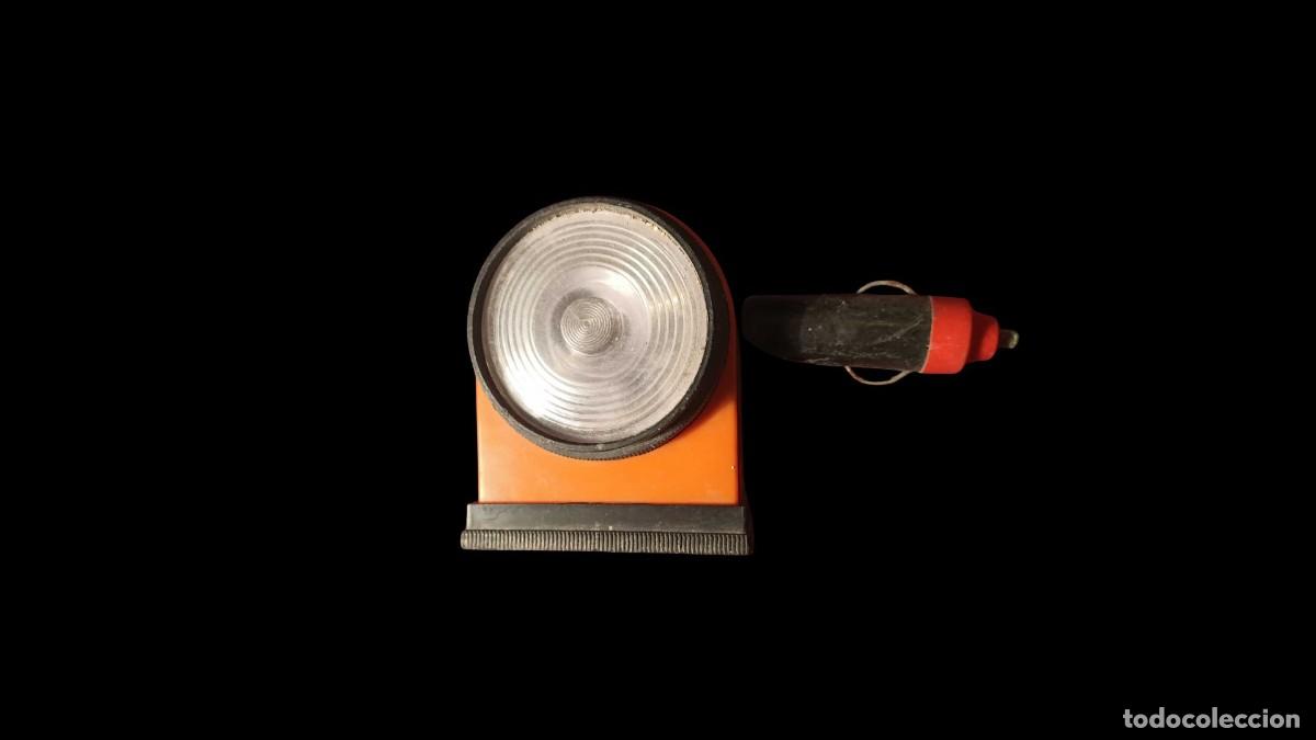 Seconda Mano: LINTERNA DE EMERGENCIA PARA COCHE - CARGA POR MECHERO 12V - A&Ntilde;OS 70-80 - PIEZA VINTAGE DE AUTOMOCI&Oacute;