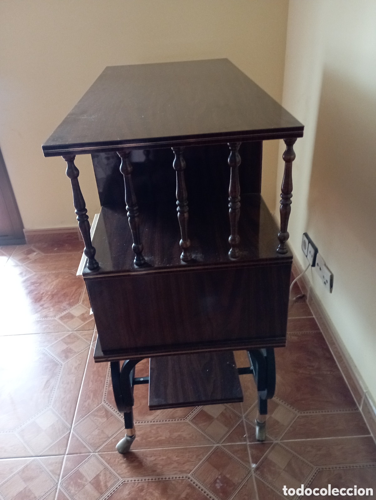 Segunda mano: Mueble bar estilo cl&aacute;sico marr&oacute;n oscuro - Foto 2