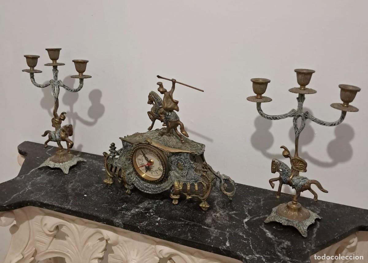 Segunda M&atilde;o: Guarnici&oacute;n de Sal&oacute;n Estilo Cl&aacute;sico - Reloj, Candelabros y Jarra - Metal Pesado