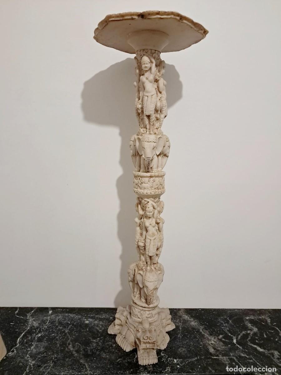 Segunda mano: Columna Pedestal Decorativo Estilo Oriental / Hind&uacute; - Elefantes y Deidades (77 cm)
