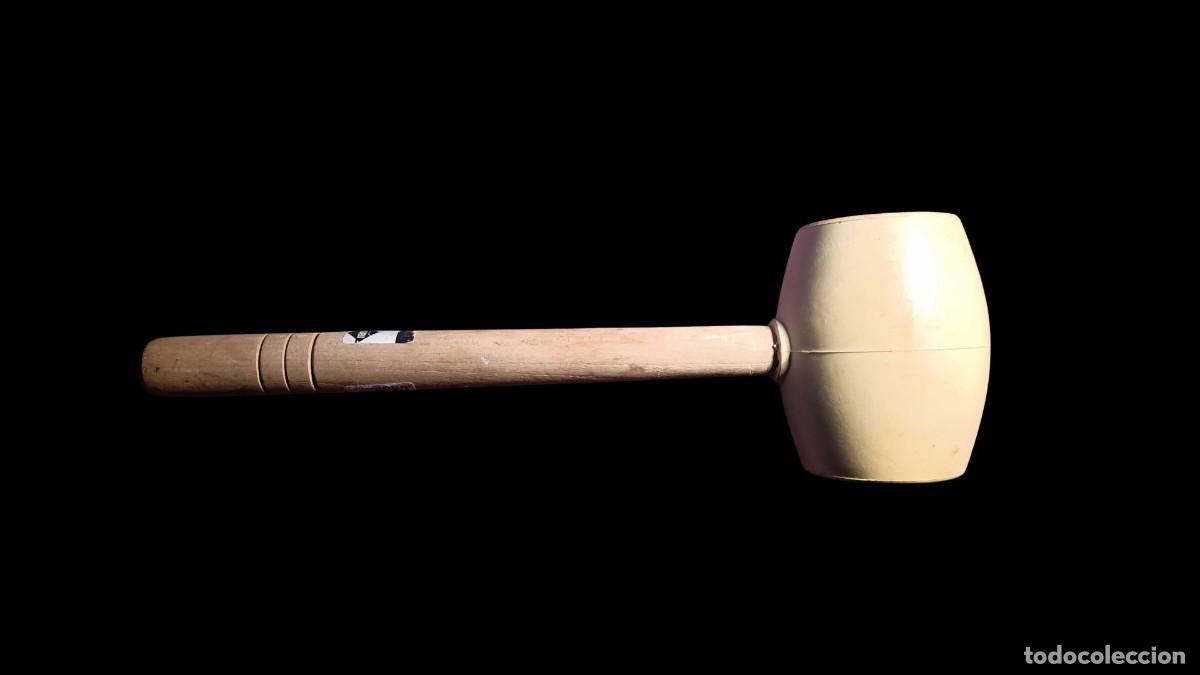 Second-Hand: MAZO DE GOMA BLANCA CON MANGO DE MADERA TORNEADA - HERRAMIENTA ARTESANAL