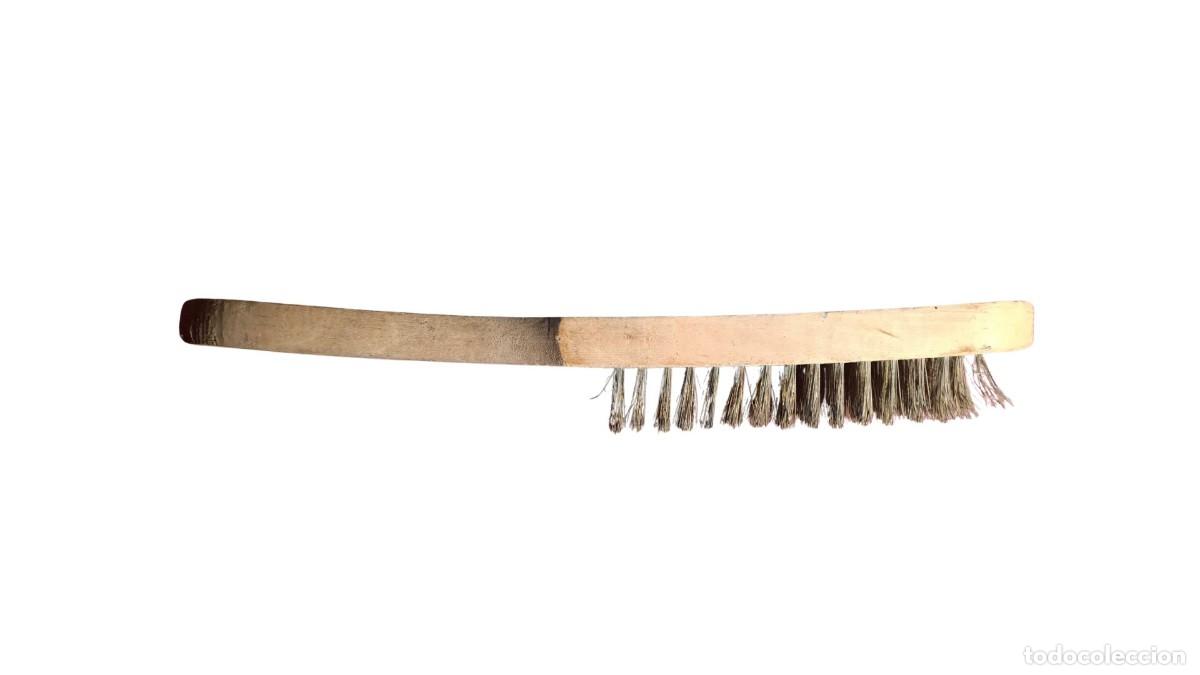D'Occasion: CEPILLO MET&Aacute;LICO DE ACERO CON MANGO DE MADERA CURVO - LIMPIEZA Y DESBARBADO DE METALES - A&Ntilde;O 2020